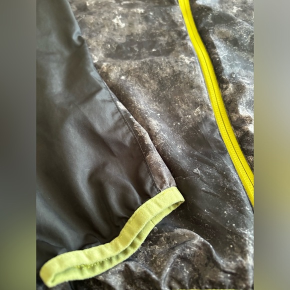 5/$10 Reebok men’s small running jacket - Picture 4 of 5